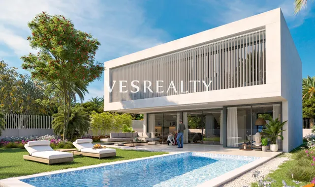 ¡Tu Villa de Lujo en La Marina Te Espera!