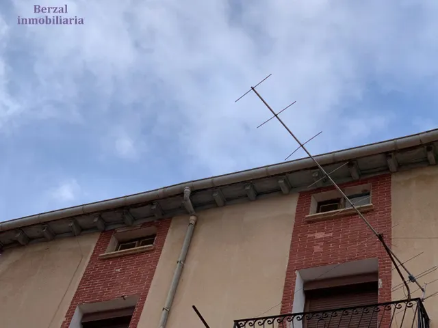 Casa de pueblo en venta en Entrena. Para reformar, con muchas posibilidades, — 4