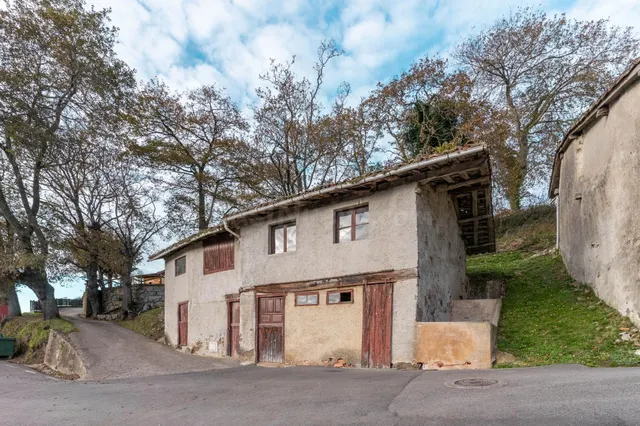 Dos casas para reformar en el corazón de Piloña con vistas a - foto 5