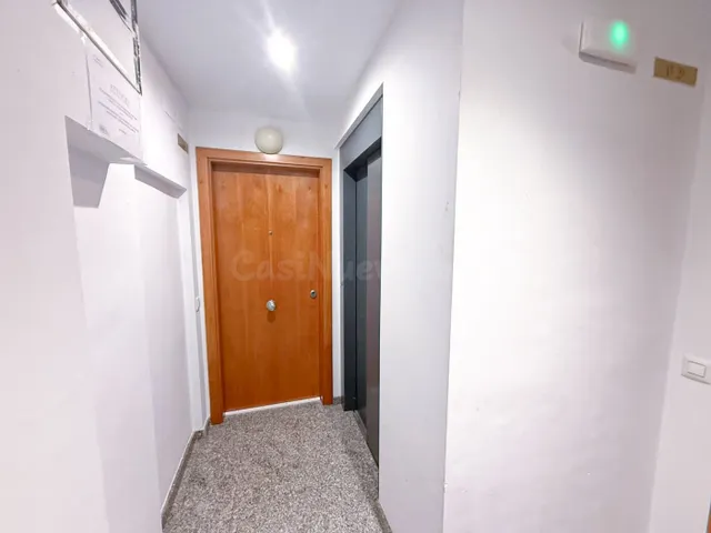 Piso de 2 dormitorios con ascensor en Figueres — 2