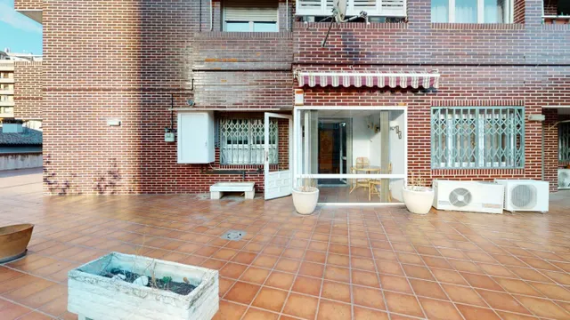 Piso 5 habitaciones 207m² en alquiler - Estación — 9