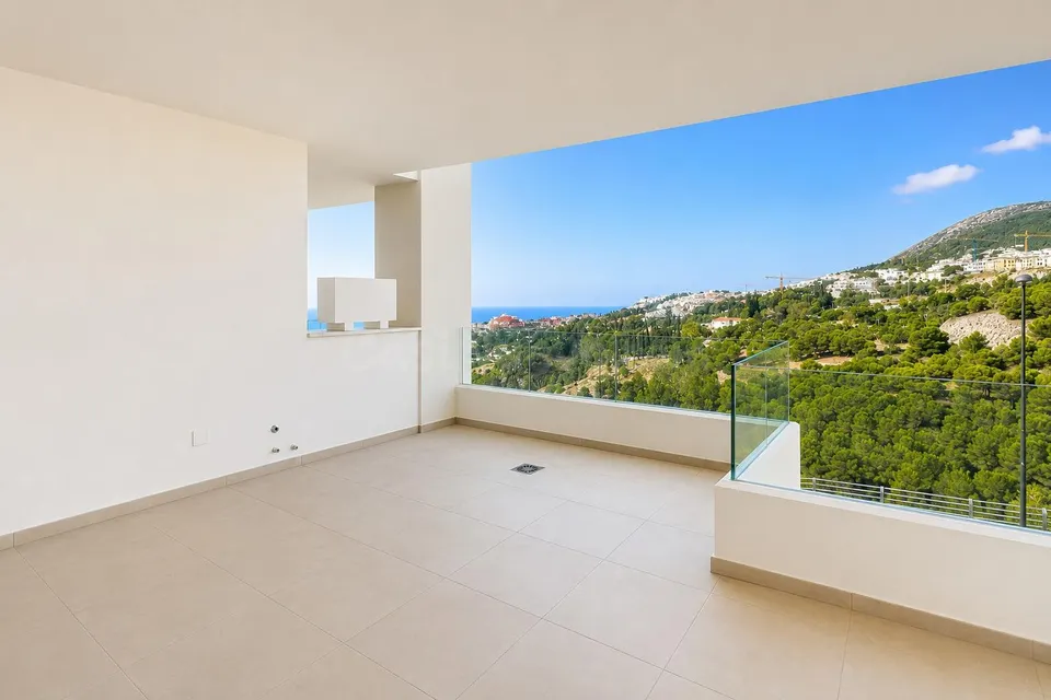 ¡ESPECTACULAR BAJO CON AMPLIA TERRAZA Y VISTAS AL MAR EN SANTANGELO SUR!