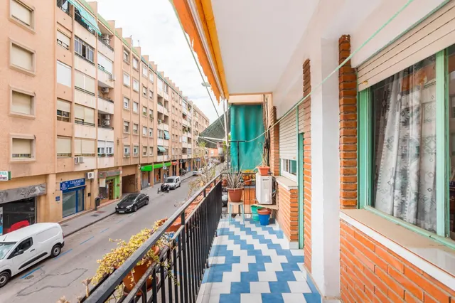 Amplio piso en venta para reformar en el Barrio del Carmen, Murcia — 4