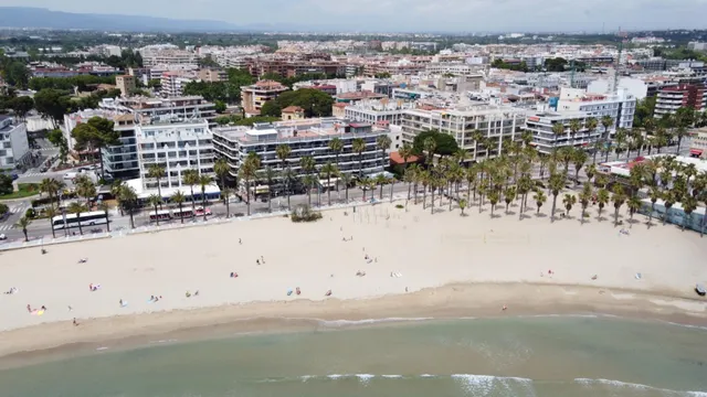 Exclusivo Apartamento Reformado en Primera Línea de Mar - Paseo Miramar, Salou — 36
