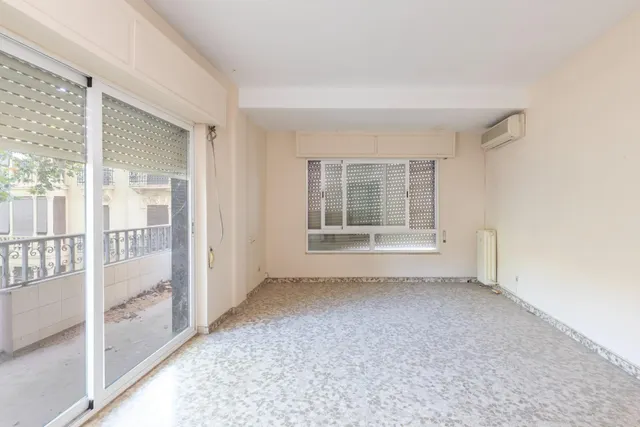 Piso en esquina con terraza y vistas a Plaza Mariana Pineda, Granada — 8