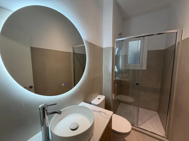 Piso reformado de 3 habitaciones con patio en Gràcia — 41