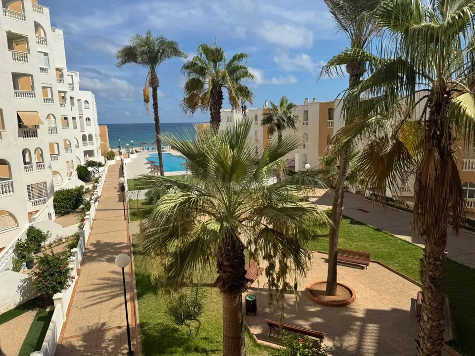 Vivienda de tres dormitorios con amplias terrazas y vistas al Mediterráneo en Alcazaba Playa en el km 4,5 de la Manga del Mar Menor.