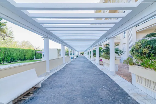 ¡Tu oasis junto a mar! Precioso piso de 2 dormitorios con terraza, piscina y garaje en Playa Poniente, Motril. — 34