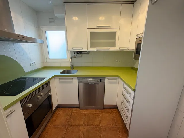 Ático de 2 habitaciones más despacho con terraza de 22 m2 - foto 2