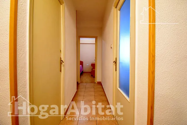 MUY AMPLIO CON 4 DORMITORIOS Y TERRAZA EN EL CENTRO — 33