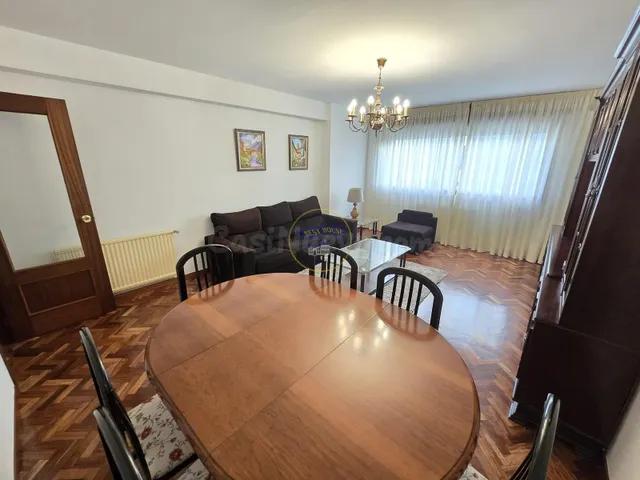 AMPLIO PISO AMUEBLADO DE 4 DORMITORIOS CON PLAZA DE GARAJE - foto 3