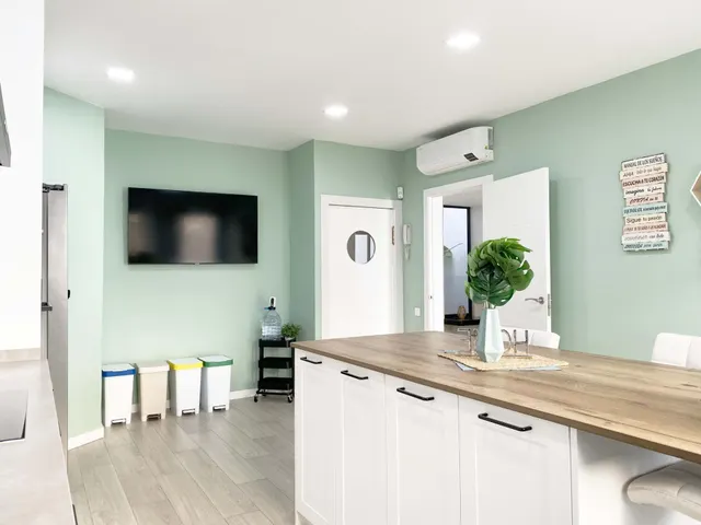 Chalet adosado en venta en Calle de Regàs — 26