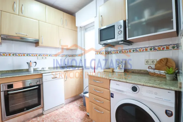 ¡A SOLO 1 MINUTO DE LA PLAYA! CÉNTRICO APARTAMENTO EN PRIMERA PLANTA DE 3 DORMITORIOS Y TERRAZA CON VISTAS AL MAR, EN LOS ALCÁZARES, MURCIA. — 9