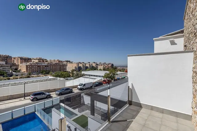 Vivienda de lujo en Urbanización SERRALLO HILLS. — 28
