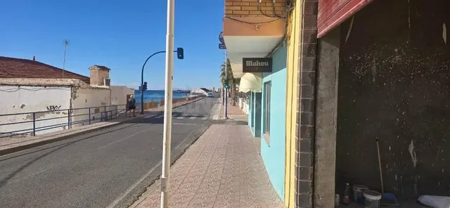 Local comercial en primera línea de mar — 2