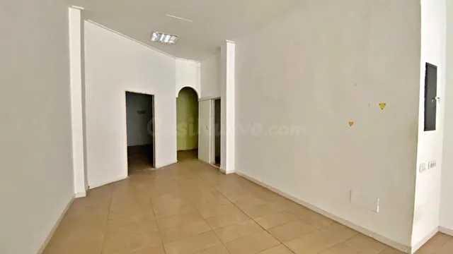 LOCAL CENTRICO Y CON POSIBILIDAD DE CAMBIO DE USO A VIVIENDA - foto 5