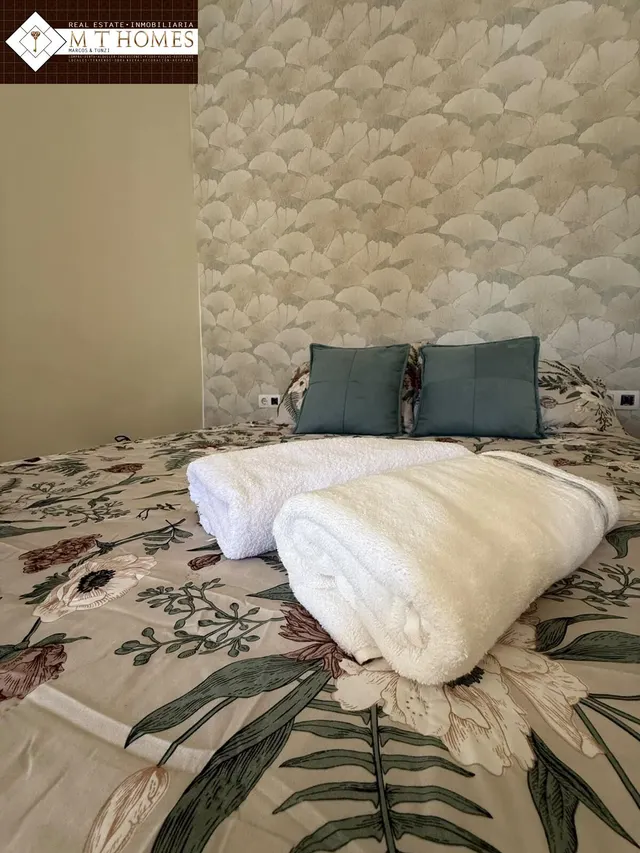 Piso con terraza y patio junto a todos los servicios y la playa — 12