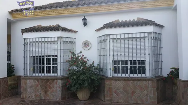 VENTA DE DOS CHALET EN UNA MISMA PARCELA EN EL SANTISCAL — 28
