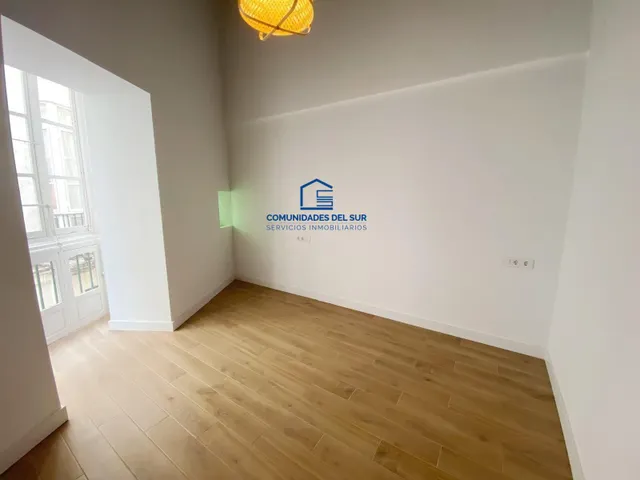 Moderno Piso Reformado en el centro de Cádiz — 8