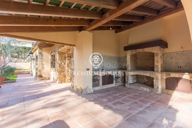 Casa en venta con bonitas vistas al mar en Cala Sant Frances - foto 4
