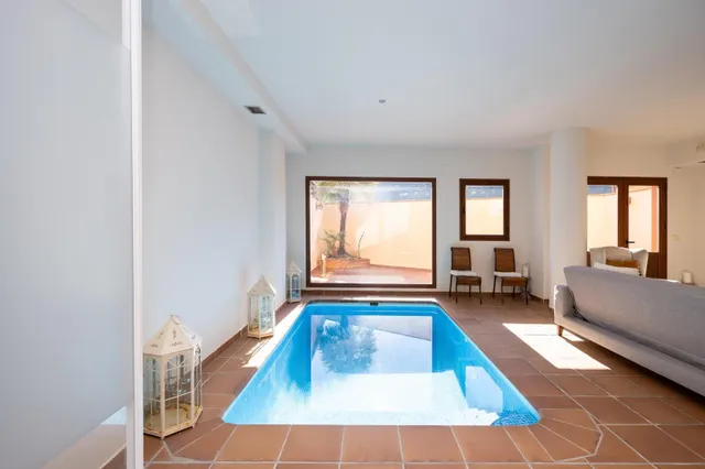 ESPECTACULAR CASA ADOSADA CON PISCINA INDEPENDIENTE — 41