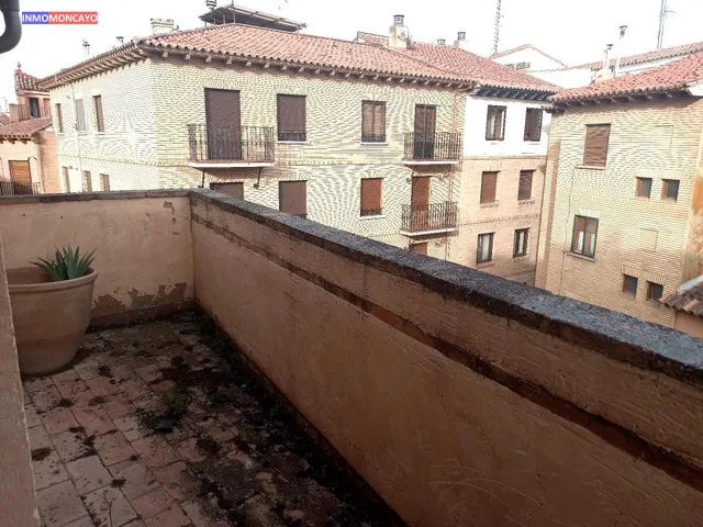 Se vende céntrico hostal-mesón — 29