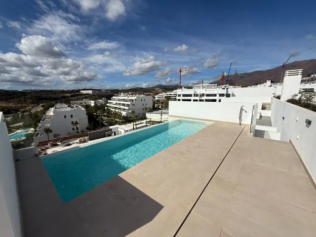 Ático de Lujo con Piscina Infinity Privada en Estepona — 37