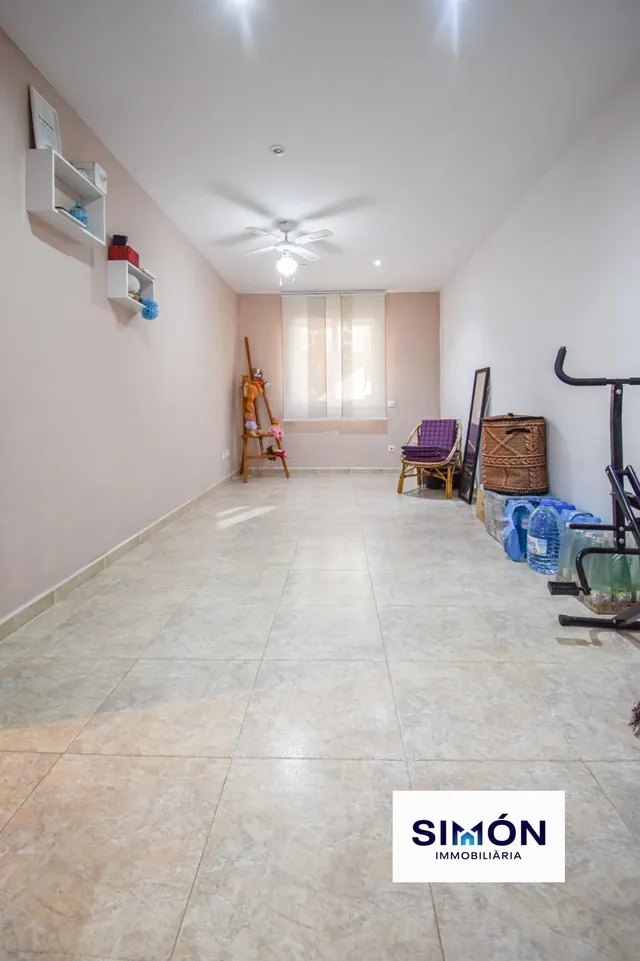 ¡FANTÁSTICA OPORTUNIDAD EN SANTPEDOR! Piso de 3 habitaciones dobles, con balcón y terraza. — 27