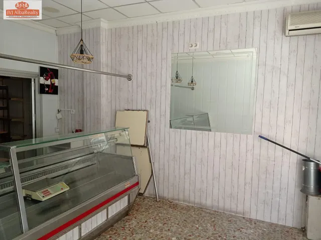 LOCAL EN VENTA ZONA ENSANCHE — 4