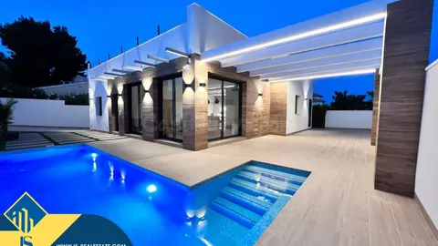 Villa de lujo reformada con piscina privada en Villamartín – Orihuela Costa