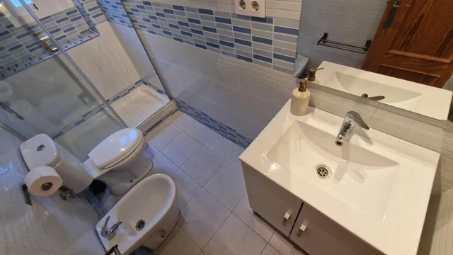 Vivienda de 3 Dormitorios en alquiler en régimen de VIVIENDA HABITUAL en Carlos Haya — 14
