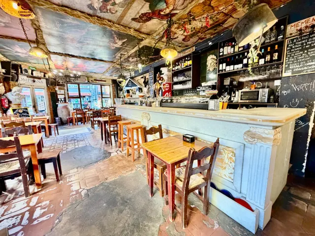 Espectacular Bar Restaurante en el centro urbano con una superficie de 200m2 distribuidos en una planta comercial de 110m2 más almacén de 90m22 — 11
