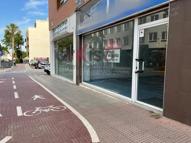 Local comercial en esquina frente al Auditorio de El Ejido - foto 4