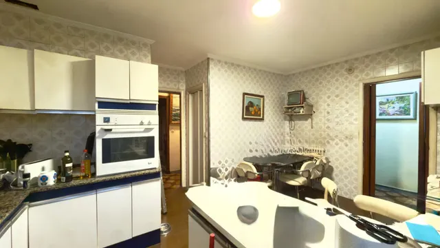 Se vende piso en el centro para reformar con ascensor 4 habitacione, 2 baños y garaje — 16