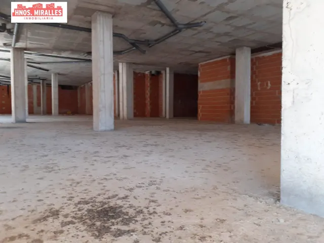 LOCAL EN BRUTO EN LOS MONTESINOS — 12