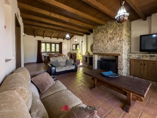 CHALET URBANO EN PEDANÍA DE VEJER (NAVEROS)