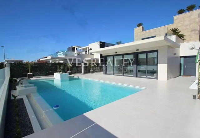 Villa 4 habitaciones 197m² en venta - Campoamor