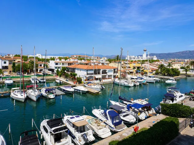 Apartamento con espectaculares vistas al canal, a 3 minutos de la playa de Empuriabrava — 12
