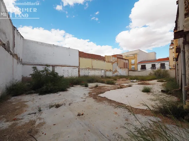 Oportunidad de Inversión: Solar en el Centro de Tomelloso po - foto 2