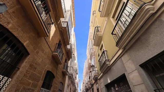 LUZ DEL SUR INMOBILIARIA te presenta una vivienda muy especial en pleno centro de Cádiz — 32