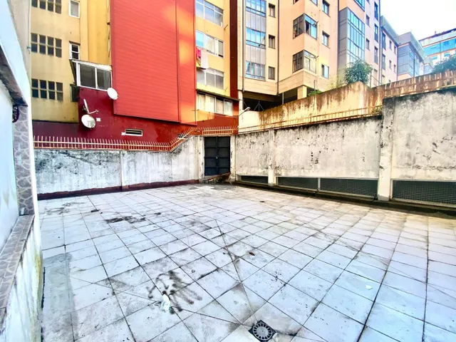 Piso en Travesia de Vigo para reformar — 17