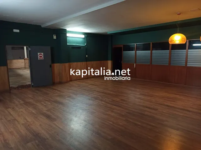 GRAN LOCAL A LA VENTA EN EL GENOVÉS — 7