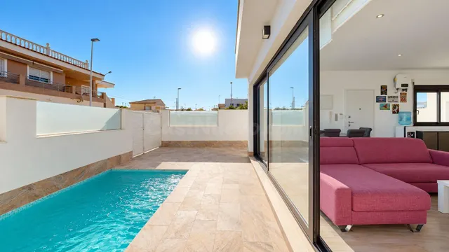 Amplia VILLA de nueva construcción con piscina privada en San Pedro del Pinatar — 2