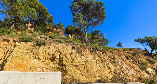 Parcela con proyecto y vistas al mar. - foto 2