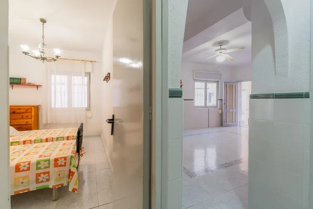Vivienda en Torrevieja de planta baja al lado de la playa. — 9