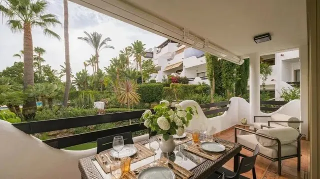 Chalet adosado en la Milla de Oro de Marbella — panorámica de La Concha — 11