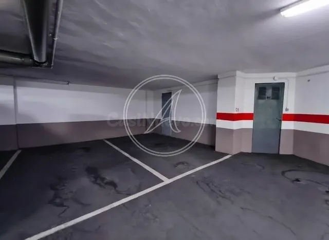 Plaza de garaje con trastero en pleno centro de Alicante - foto 4