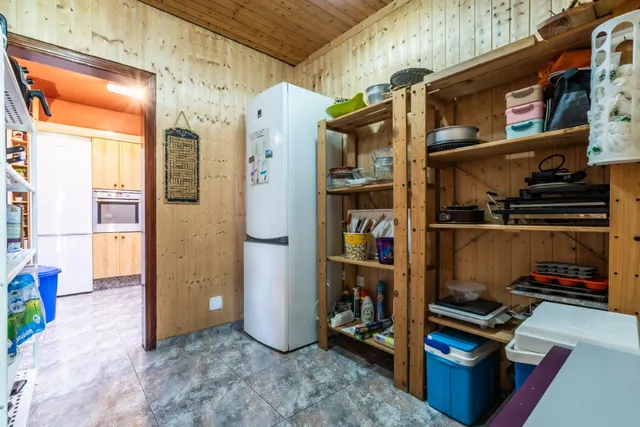 Casa de 4 plantas en zona céntrica de La Laguna · Ideal para inversores y familias numerosas · Muchas posibilidades — 24