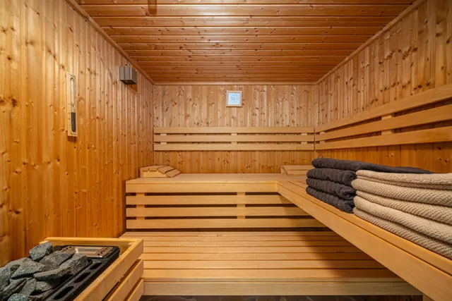 Planta baja totalmente reformada con jardín privado, sauna, piscina comunitaria y parking en Sa Coma — 30