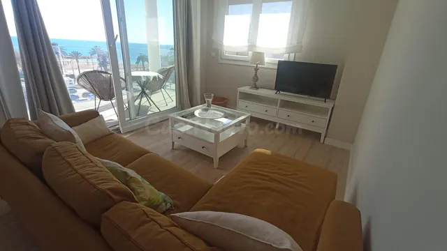BONITO PISO FRENTE AL MAR CON PISCINA COMUNITARIA Y PARKING  - foto 3